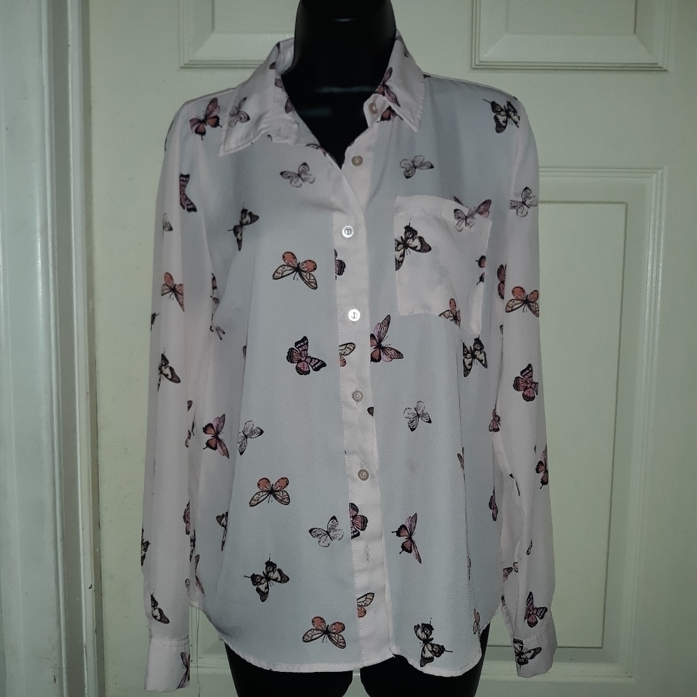 Rue 21 button down blouse butterfly print size small